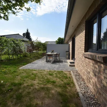 Feriehus Rustic Retreat With Fireplace Damshagen