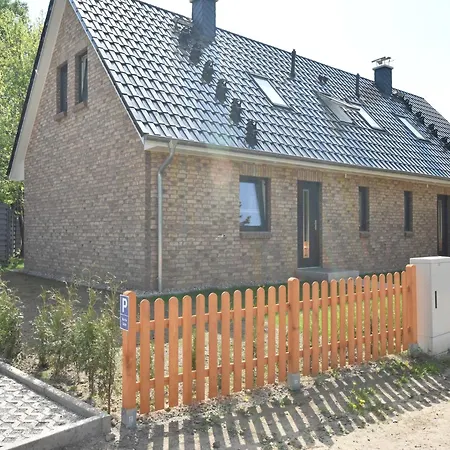 Rustic Retreat With Fireplace Holiday home